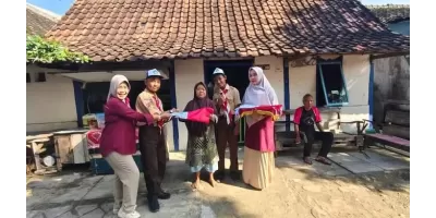 gerakan pembagian bendera merah putih